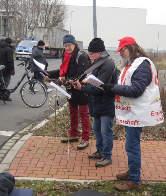 Die Songgruppe "Unerhört" unterstützt die Klimademonstration gegen Datteln 4